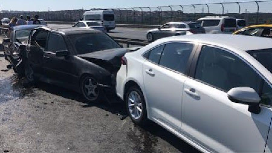 Ey�psultan'da 5 ara� birbirine girdi