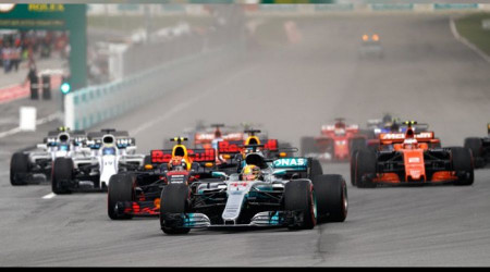 F1 Singapur ile yoluna devam ediyor