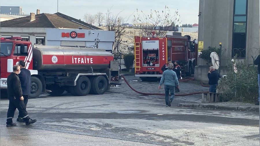 Fabrikada yangın çalışanları sokağa döktü