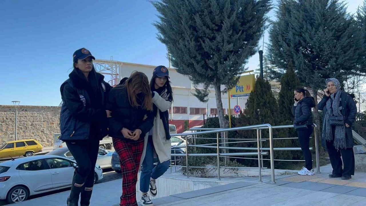 Faciada �lenlerin yak�nlar�na sayg�s�zl�k eden kad�n tutukland�