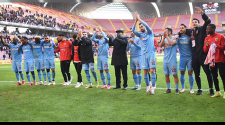Final için 100 otobüslük kafile