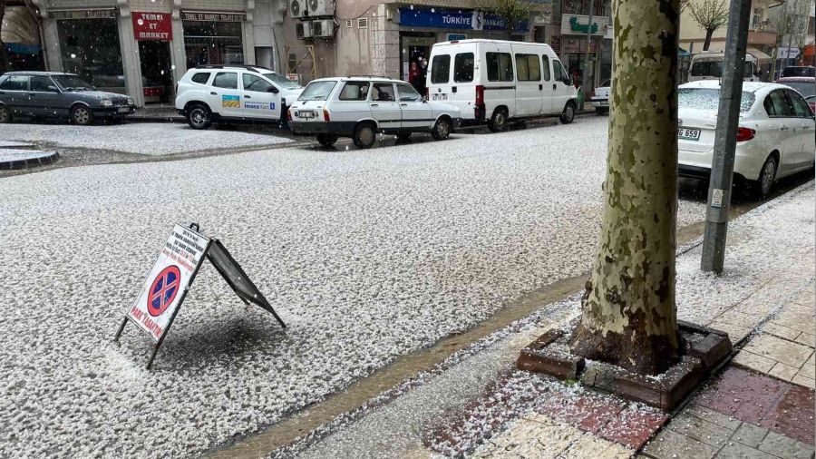 Fındık büyüklüğünde dolu yağdı