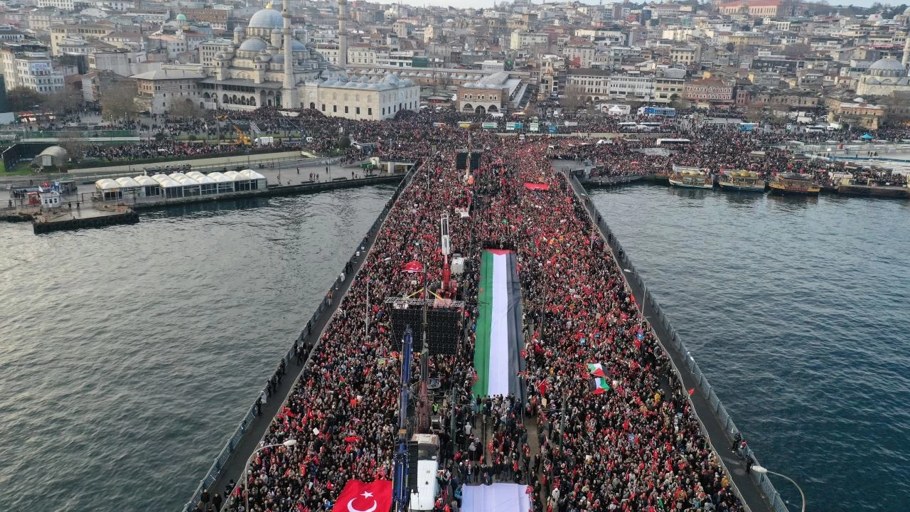 Galata Kprs'nde 'ehitlerimize rahmet, Filistin'e destek' yry