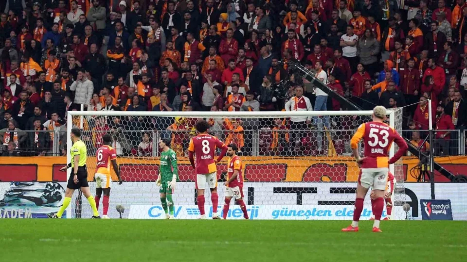 Galatasaray bu sezon ligde 5. kez berabere kald�