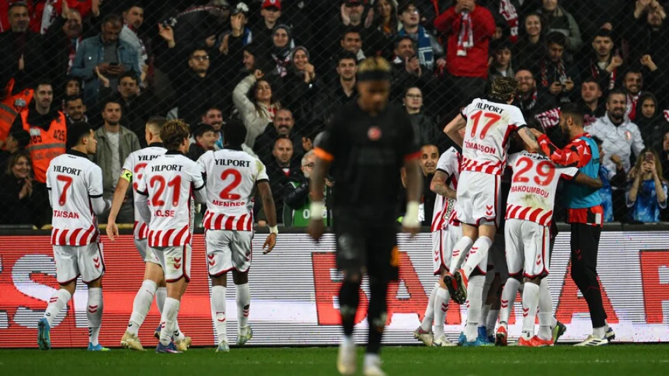 Galatasaray, �ampiyonluk ilan�n� erteledi