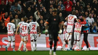 Galatasaray, �ampiyonluk ilan�n� erteledi