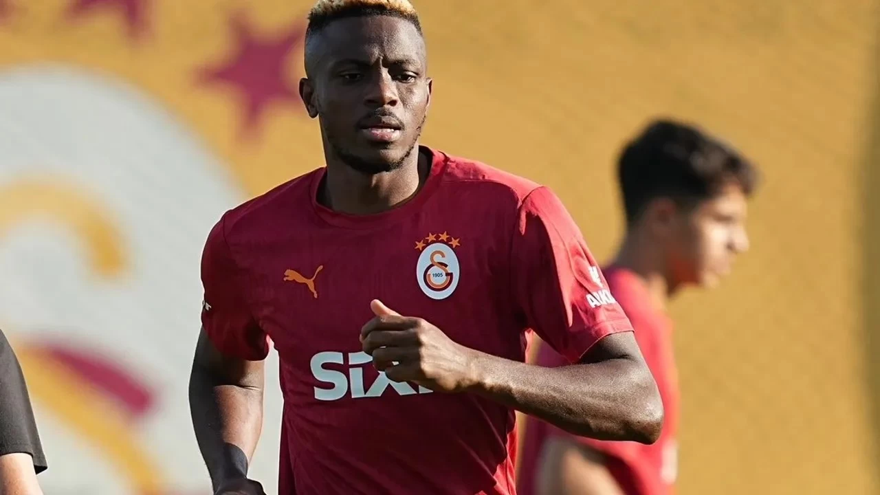 Galatasaray'da Osimhen antrenmanda yer aldı