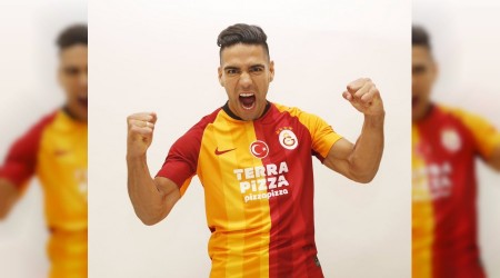 Galatasaray'dan yeni transferler için imza töreni