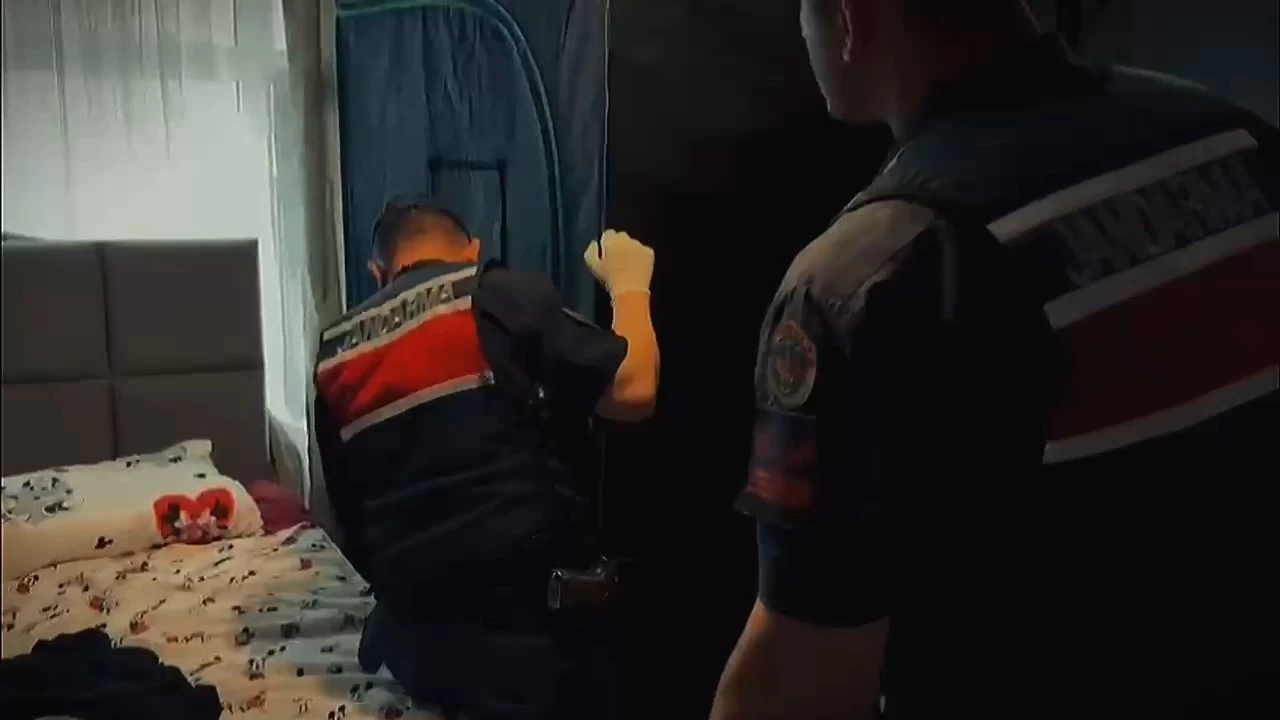 Gardırobdan zehir serası çıktı