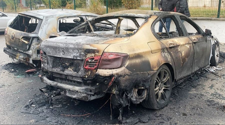 Gaziantep'te l�ks ara�lar kundakland�