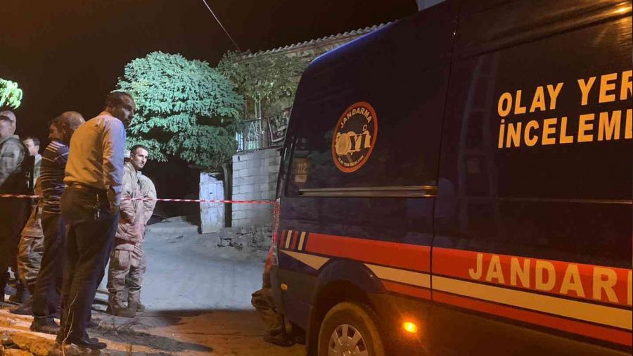 Gaziantep'te muhtar azasının evi tarandı