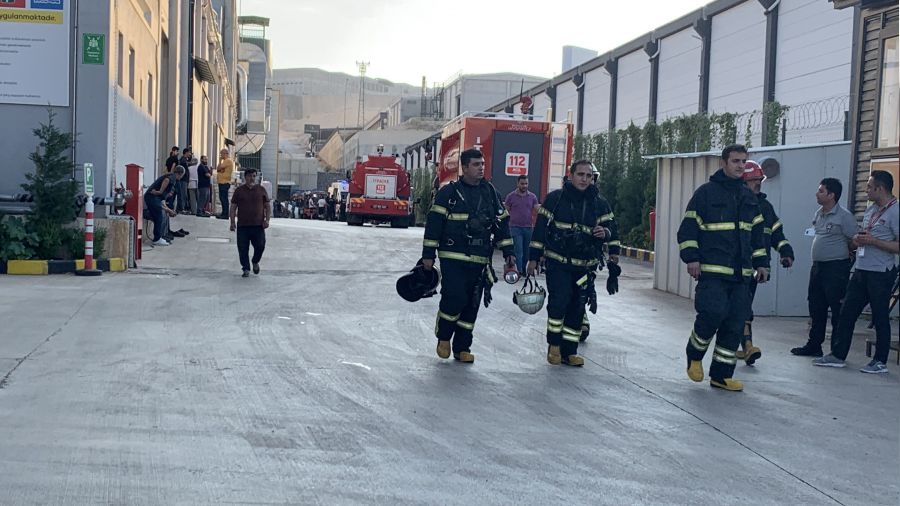 Gaziantep'teki yangında 1 itfaiye eri öldü 9 kişi yaralandı