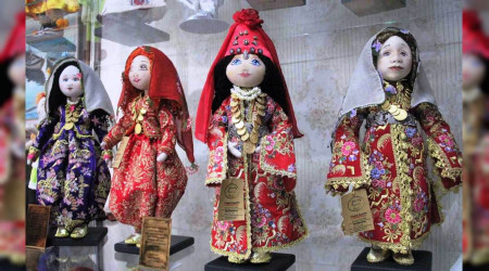 Geleneksel kıyafetler bu bebeklere kaldı