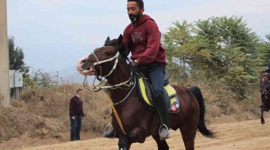 Geleneksel rahvan at yarışları yapıldı