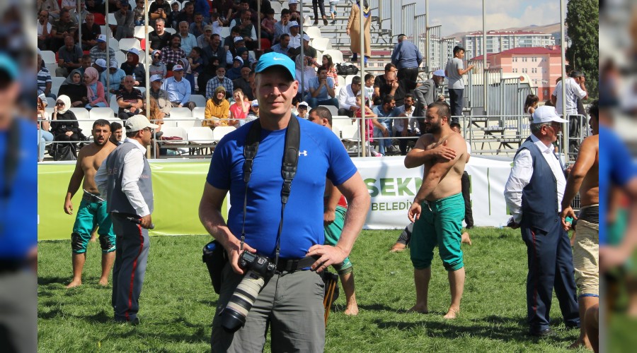 Geleneksel T�rk G�re�ine a��k bir Alman