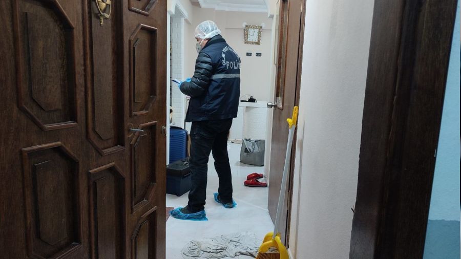 Girdikleri apartmanda 9 daireyi soyup srra kadem bastlar