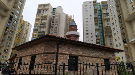 Gökdelenlerin gölgesinde 700 yıllık tarihin şahidi