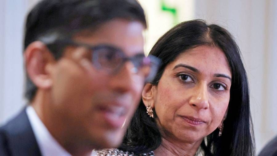 Görevden alınan İçişleri Bakanı, Başbakan Sunak'ı "ihanetle" suçladı