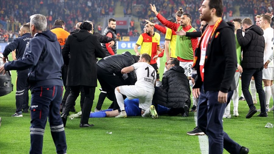 Göztepe'ye 4 ve Altay'a 6 maç seyircisiz oynama cezası