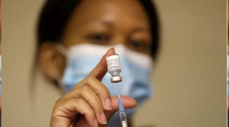 Güney Afrika, 300 bin eğitim çalışanını aşılayacak