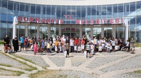 Gurbetçi aile çocukları sevindirdi