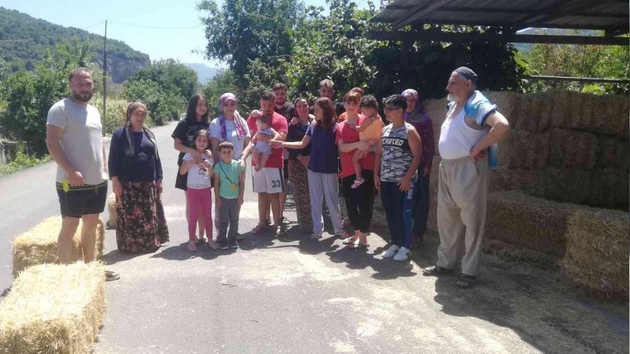 Hafriyat kamyonlar yznden evleri hasar ald