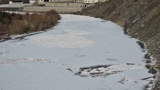 Hakkari'de Zap Suyu dondu