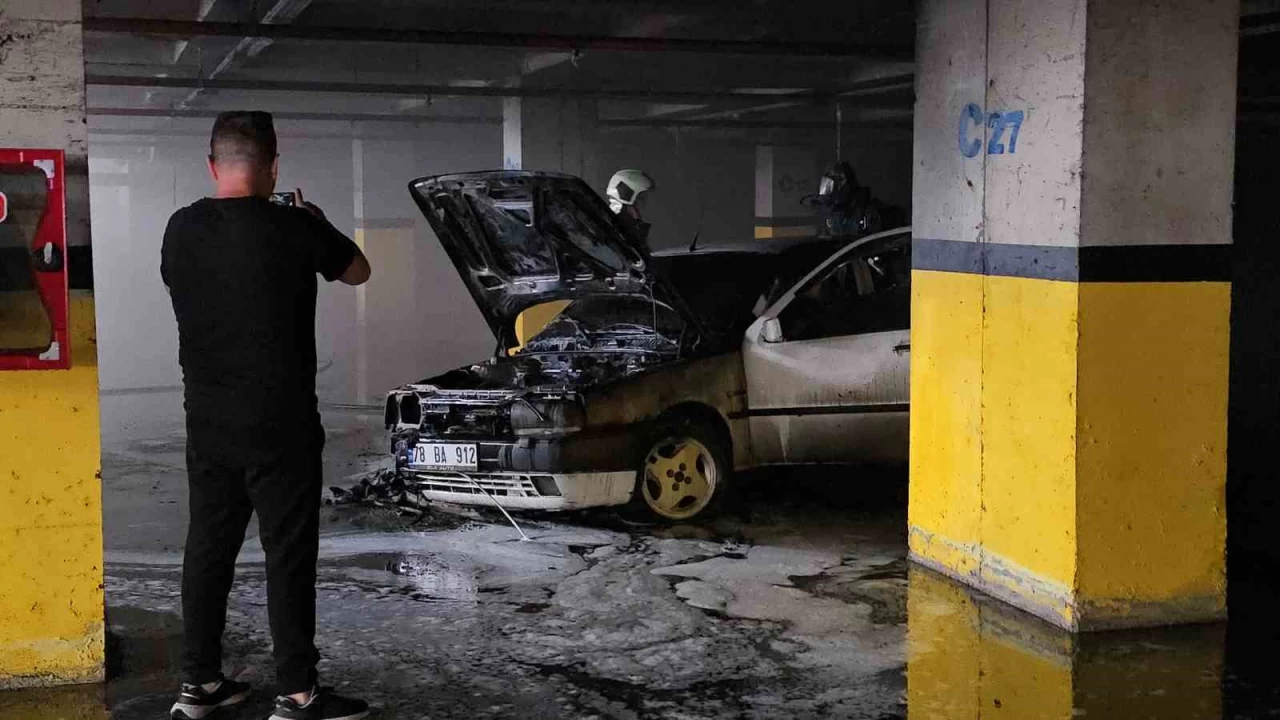 Hastane yanındaki kapalı otoparkta araç yangını