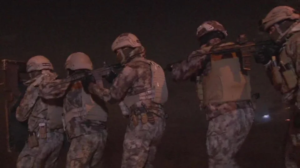 Hatay'da 22 ayr� adreste 174 ka�ak g��men yakaland�