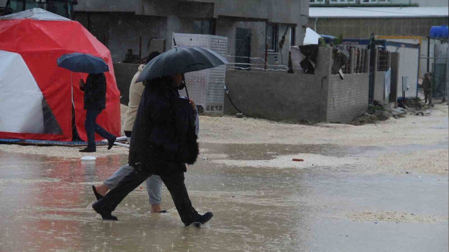 Hatay'da sa�anak ya��� ve f�rt�na etkili