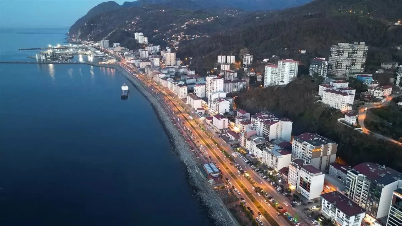 Hopa'n�n sosyo-ekonomik dinamikleri ve geli�im �abalar�