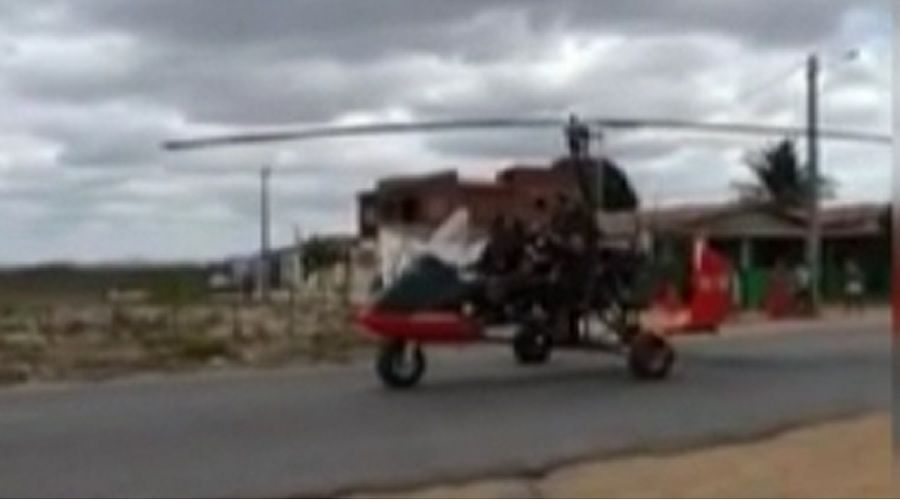 Hurda parçaldan yaptığı cayrokopter ile uçtu