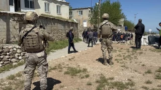Husumetli aileler birbirine girdi: 5 yaral, 15 gzalt