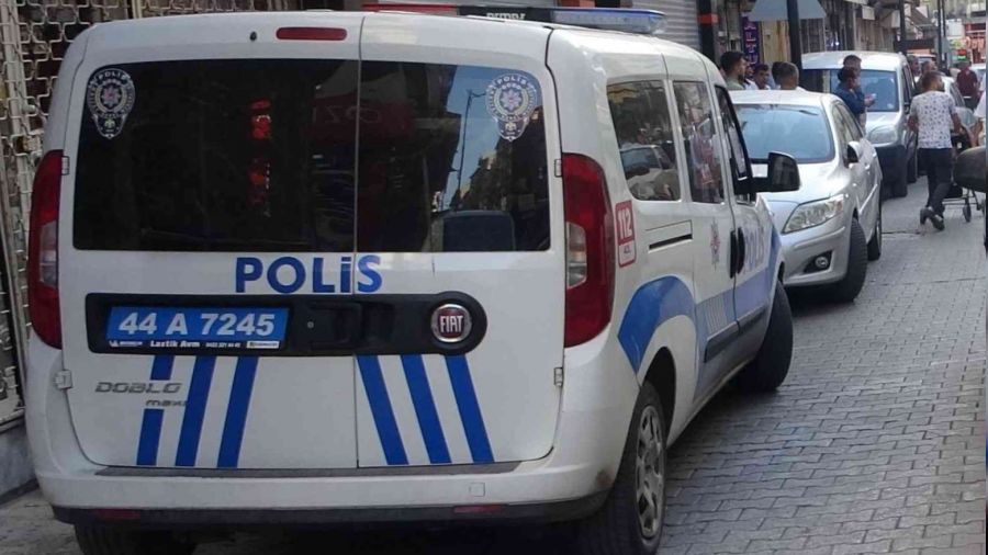 Husumetli gençlerin kavgası kanlı bitti