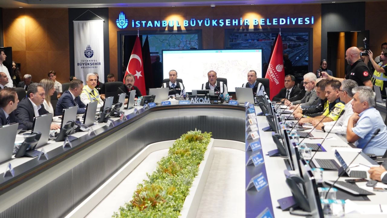 �BB ekipleri �stanbul trafi�ini AKOM'dan takip etti