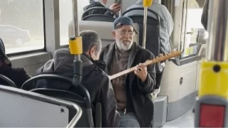 İETT otobüsünde türkü molası