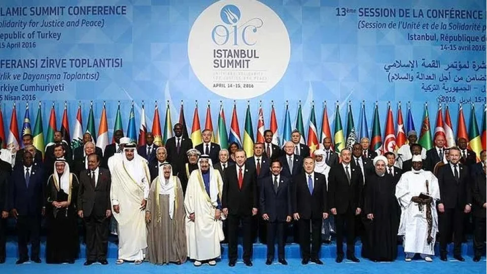 �lk K�blemiz bas�l�rken saraylar�n�zda nas�l uyuyorsunuz?