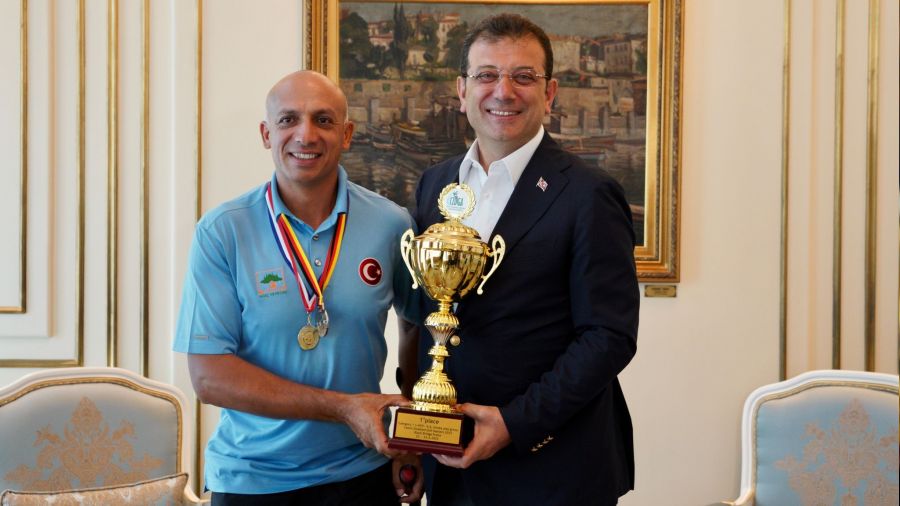 İmamoğlu, İBB çalışanı şampiyon golfçüyü ağırladı