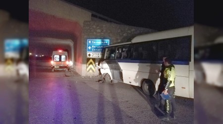 i servisi kamyon ile arpt: 26 yaral