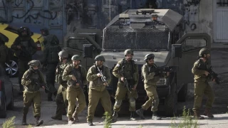 srail askerleri Bat eria'da 12 Filistinliyi gzaltna ald