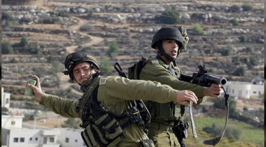 srail askerleri Filistinli bir ocuu yaralad