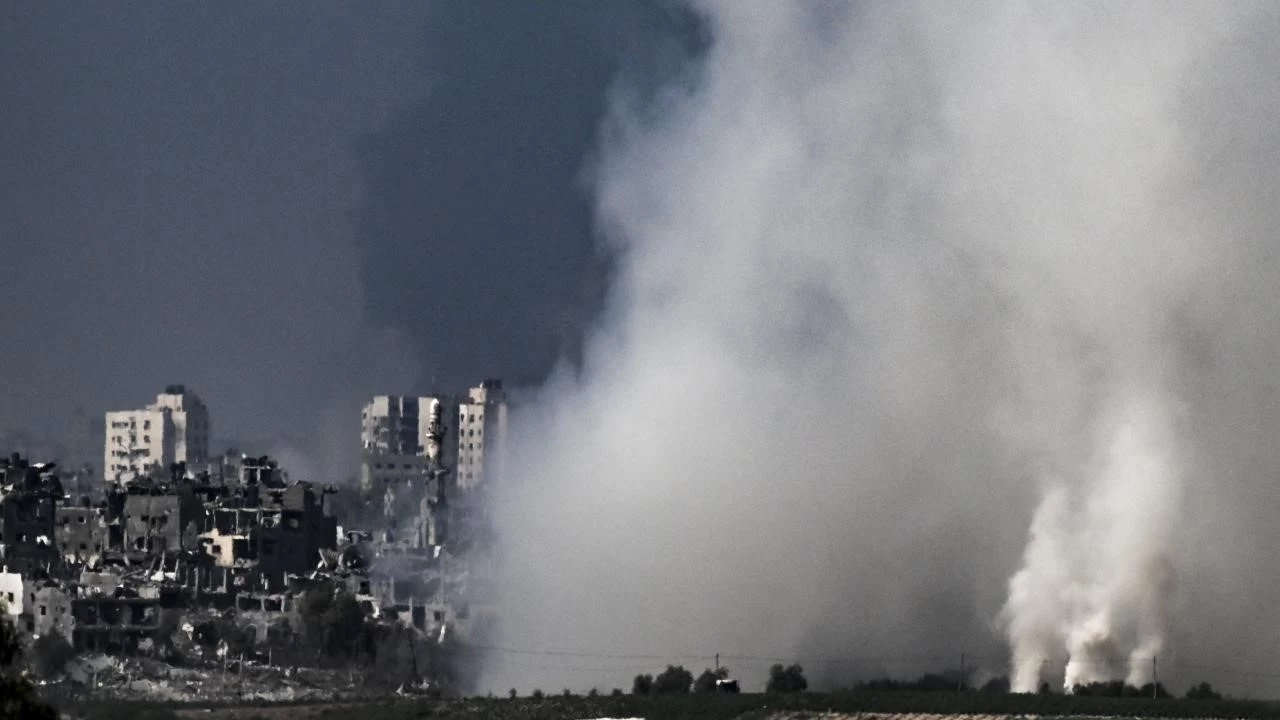 �srail, Gazze'deki Filistin K�z�lay�n�n �n�n� bombalad�