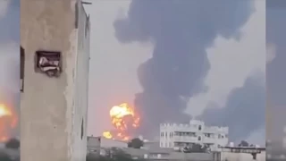 İsrail Yemen'deki Hudeyde limanını bombaladı