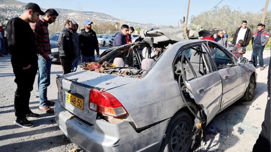İsrail'in Lübnan'da sivil bir araca saldırısında 3'ü çocuk 4 kişi öldü