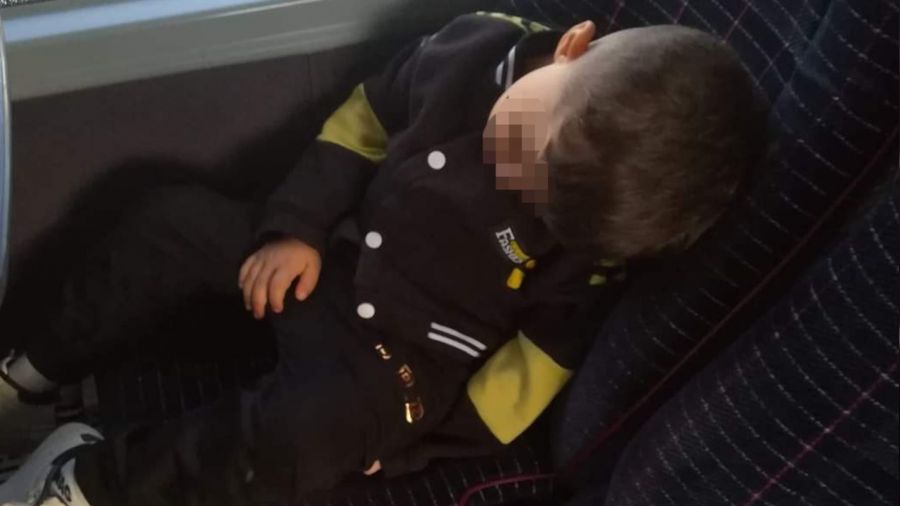 �stanbul Havaliman�'na ula��m hizmeti veren otob�ste �ocuk unutuldu