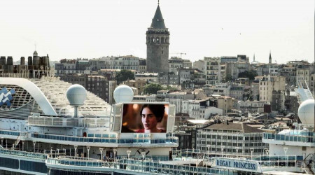 İstanbul manzaralı dev gemide sinema keyfi