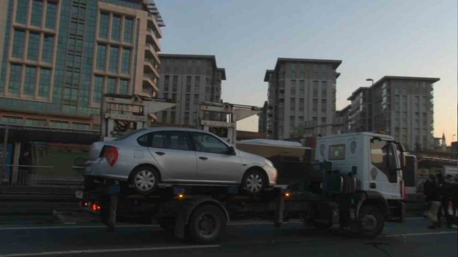 İstanbul'da 1 Mayıs görevine giden polis aracı kaza yaptı