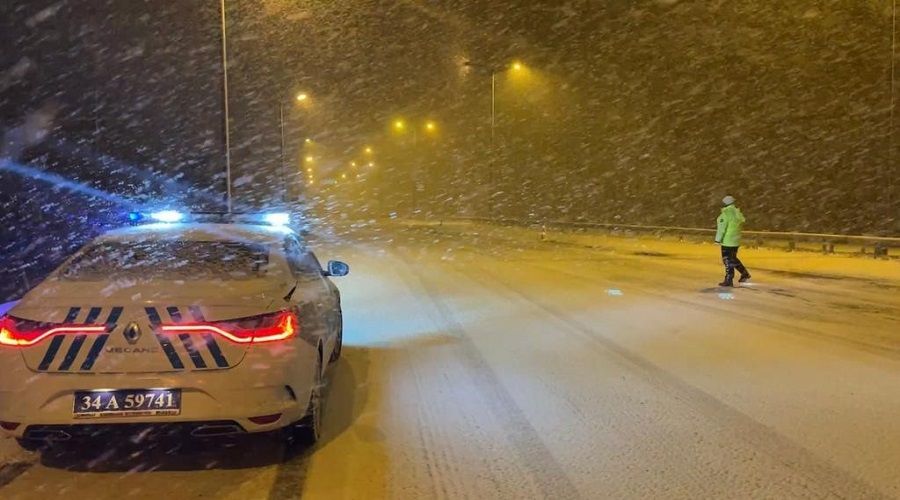 İstanbul'da beklenen kar yağışı başladı