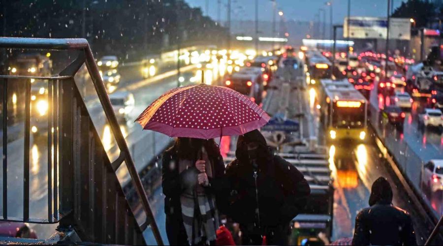 İstanbul'da kar yağışı etkili oluyor