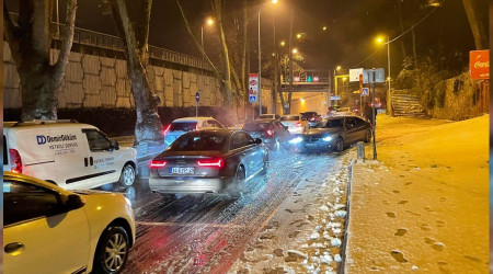 İstanbul'da kar yüzünü gösterdi
